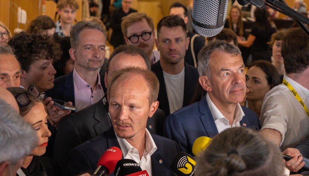 Reges Medieninteresse in der Stadtbibliothek nach der Verkündung des Stichwahl-Ergebnisses.