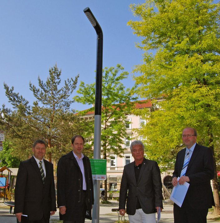 LED-Solarleuchte am Adolf-Pichler-Platz installiert