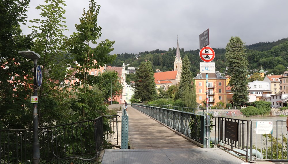 Die teilweise freiliegenden Pfeilervorgründe müssen gesichert werden.