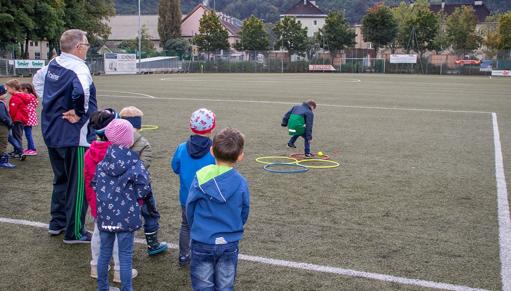 Geschicklichkeitsübungen als ein Teil des Trainingsprogramms.