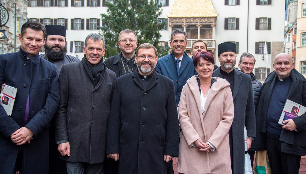 Anlässlich des Jubliläums "120 Jahre ukrainische Gemeinde in Innsbruck" empfingen Landtagspräsidentin Sonja Ledl-Rossmann und Bürgermeister Georg Willi den Großerzbischof von Kyiv-Halych, Oberhaupt der ukrainischen griechisch-katholischen Kirche Sviatoslav Shevchuk im historischen Bürgersaal im Stadtturm. Das Treffen stand im Zeichen der Erinnerung der gemeinsamen Zeit, die von gegenseitiger Hilfe und Herzlichkeit geprägt war.