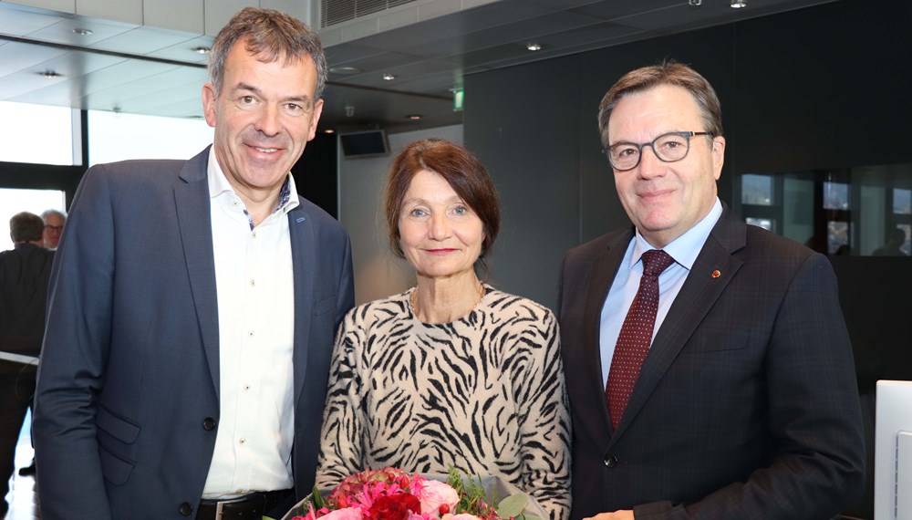 Wahl zur ersten Vizebürgermeisterin vom 21. November 2019 im Innsbrucker Gemeinderat: v. r.: Landeshauptmann Günther Platter, Vizebürgermeisterin Uschi Schwarzl, Bürgermeister Georg Willi.