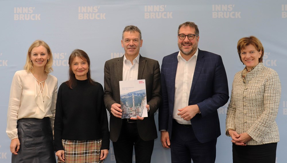 Gaben Ausblicke in die Vorhaben für das Jahr 2020 (v.l.): Stadträtin Elisabeth Mayr, Vizebürgermeisterin Uschi Schwarzl, Bürgermeister Georg Willi, Vizebürgermeister Franz X. Gruber und Stadträtin Christine Oppitz-Plörer