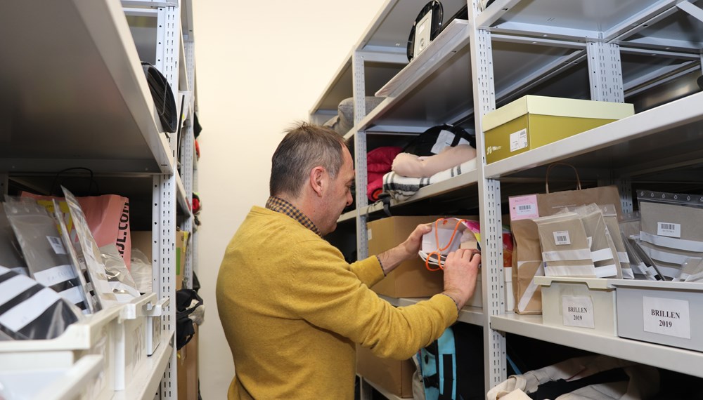 „Verloren - gefunden": In Sachen Fundstücke stehen Mitarbeiter Herwig Kaltenhauser und seine Kolleginnen den BürgerInnen hilfreich zur Seite.