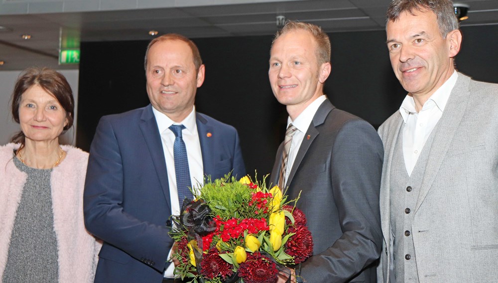Johannes Anzengruber wurde in der Gemeinderatssitzung vom 27. Februar 2020 mehrheitlich zum zweiten Vizebürgermeister der Stadt Innsbruck gewählt. v.l.: Vizebürgermeisterin Uschi Schwarzl, Landeshauptmann-Stellvertreter Josef Geisler, Vizebürgermeister Johannes Anzengruber, Bürgermeister Georg Willi.