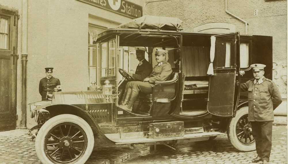 Ein am 19. März 1925, um halb vier Uhr, gelieferter und am darauf folgenden Tag in Betrieb genommener Sanitätskraftwagen der Marke Gräf & Stift.