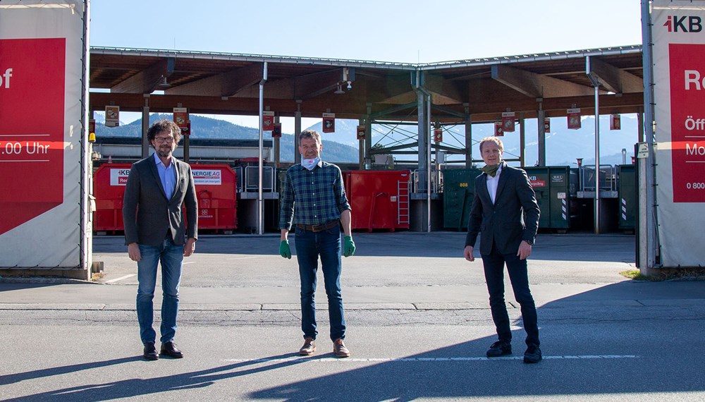 Recyclinghof, Kompostieranlage und Grünschnittsammelstelle sind im eingeschränkten Ausmaß wieder für BürgerInnen geöffnet: Bürgermeister Georg Willi, Vizebürgermeister Johannes Anzengruber und IKB-Vorstandsdirektor Thomas Pühringer geben Erleichterung bekannt.