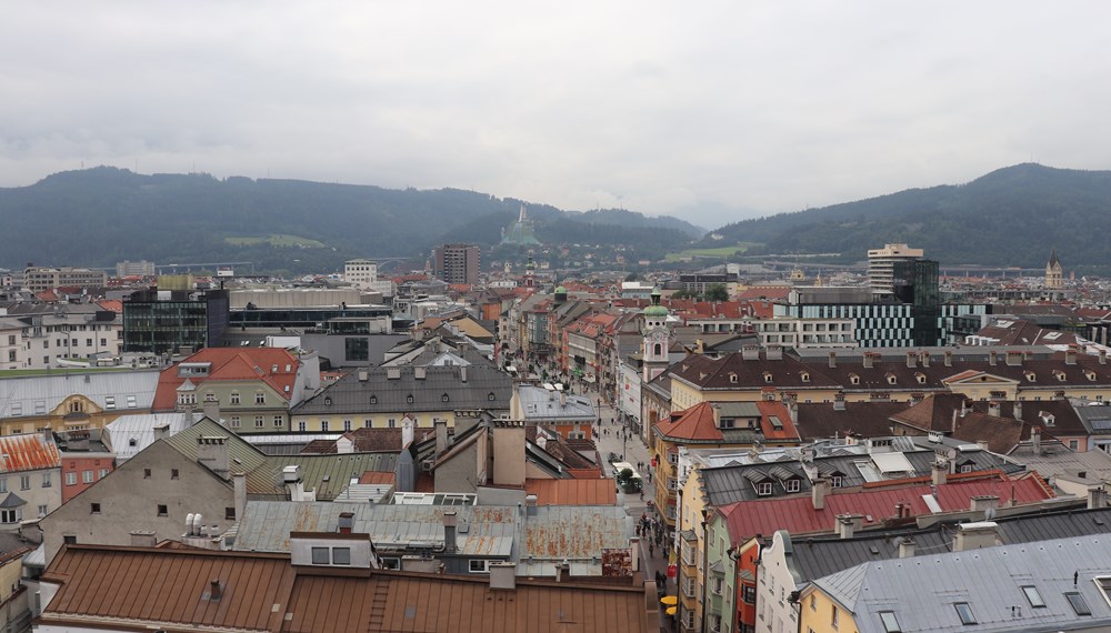 KünstlerInnen, die in Innsbruck wohnhaft sind, können aufgrund der Corona-Härte ein Arbeitsstipendium beantragen.