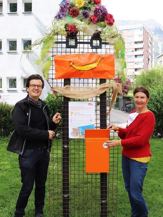 Referatsleiter Markus Pinter, Vizebürgermeisterin Uschi Schwarzl und "Cindy" freuen sich über viele kreative Ideen.