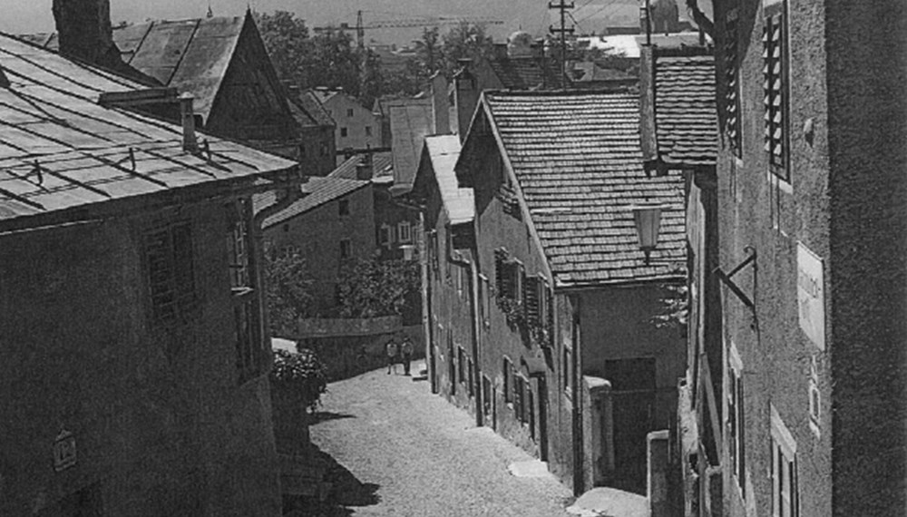 Die Bäckerbühelgasse in St. Nikolaus in den 1970er Jahren. In einem der ältesten Stadtviertel Innsbrucks findet man Spuren der GastarbeiterInnen.