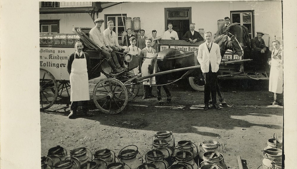 Gruppenbild mit der Belegschaft der Molkerei Tollinger bei den Sillhöfen. Foto, 1920