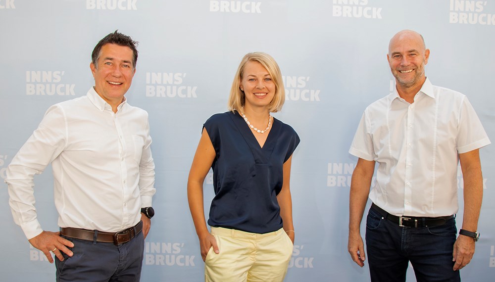 BU: Stadträtin Elisabeth Mayr, Sportamtsleiter Romuald Niescher (r.) und Martin Schnitzer (Institut für Sportwissenschaft) präsentierten den Sportentwicklungsplan.