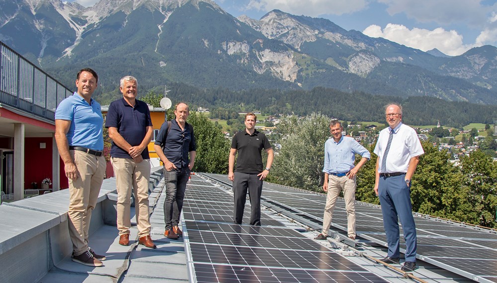 Bürgermeister Georg Willi, IIG-Geschäftsführer Franz Danler und der technische Projektverantwortliche Bernhard Pfeifer, ISD-Geschäftsführer Hubert Innerebner und IKB-Vorstandsvorsitzender Helmuth Müller freuen sich über das gelungene Projekt.