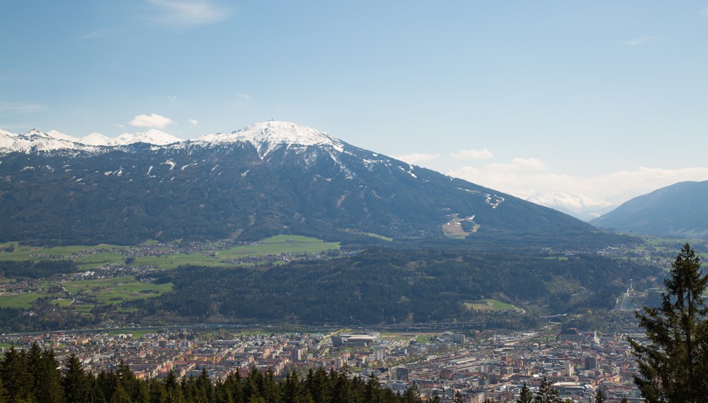 Trotz des Schneefalls gilt am Patscherkofel bis Ende Oktober die ortsübliche Weidezeit, der Transport von Gästen mit Wintersportgeräten ist rechtlich nicht möglich.