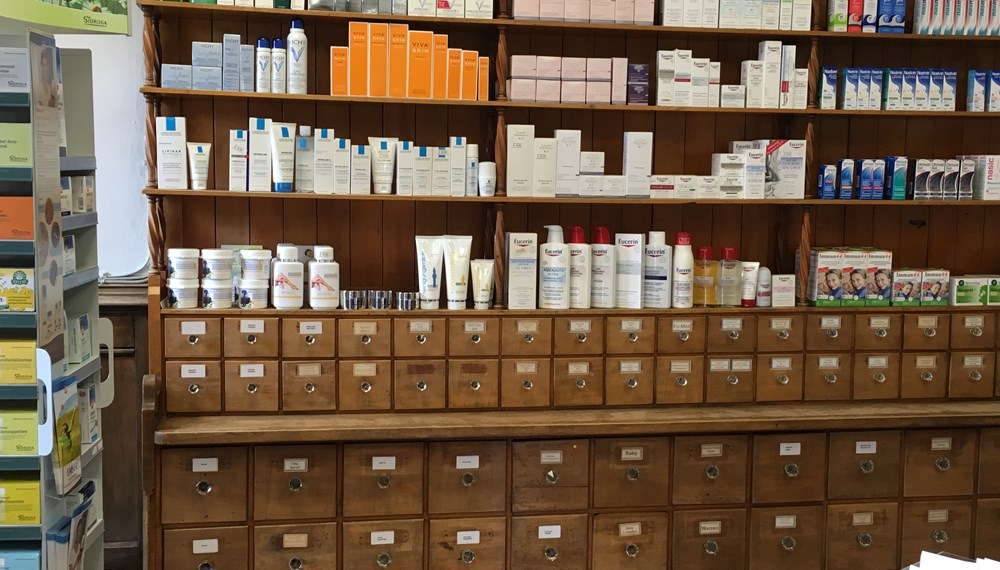 Blick auf den Innenraum der Apotheke in der Innstraße 5 kurz vor der Schließung des Standortes.