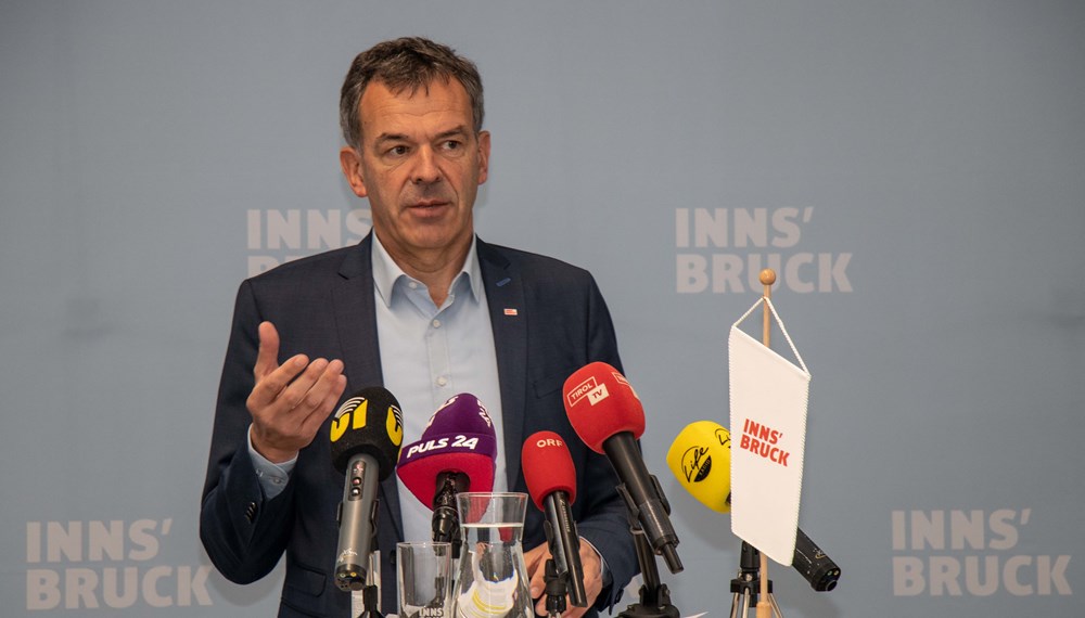 Bürgermeister Georg Willi informierte über die neuen Maßnahmen im Zuge der roten Ampelschaltung für die Stadt Innsbruck.