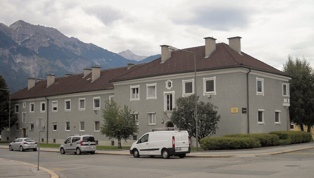 Wohnraumverdichtung am Beispiel der Kreuzung Türingstraße/Gumppstraße (2015/2020).