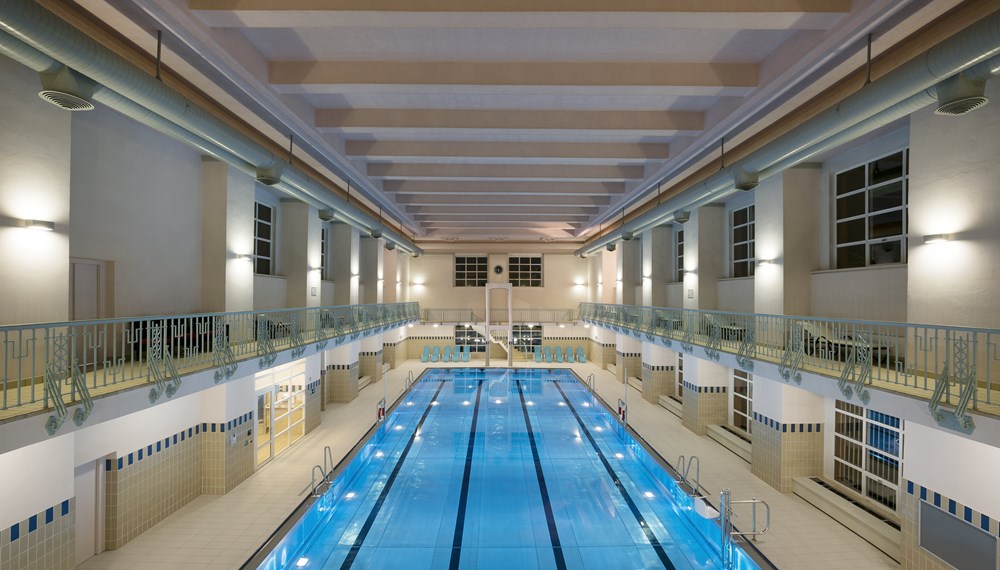 Das Hallenbad in der Amraser Straße bleibt genauso wie die anderen Schwimmbäder und Saunen geschlossen.