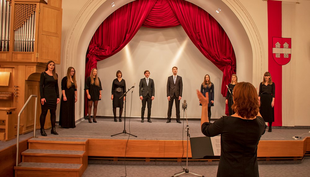 Das Vokalensemble der Musikschule bei der Aufzeichnung im Festsaal der Musikschule.