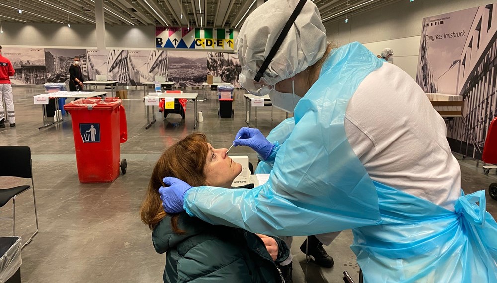 Probelauf für Aktion „Innsbruck testet“ beim Standort Messe Innsbruck: HelferInnen und medizinisches Personal übten die Abläufe ein.