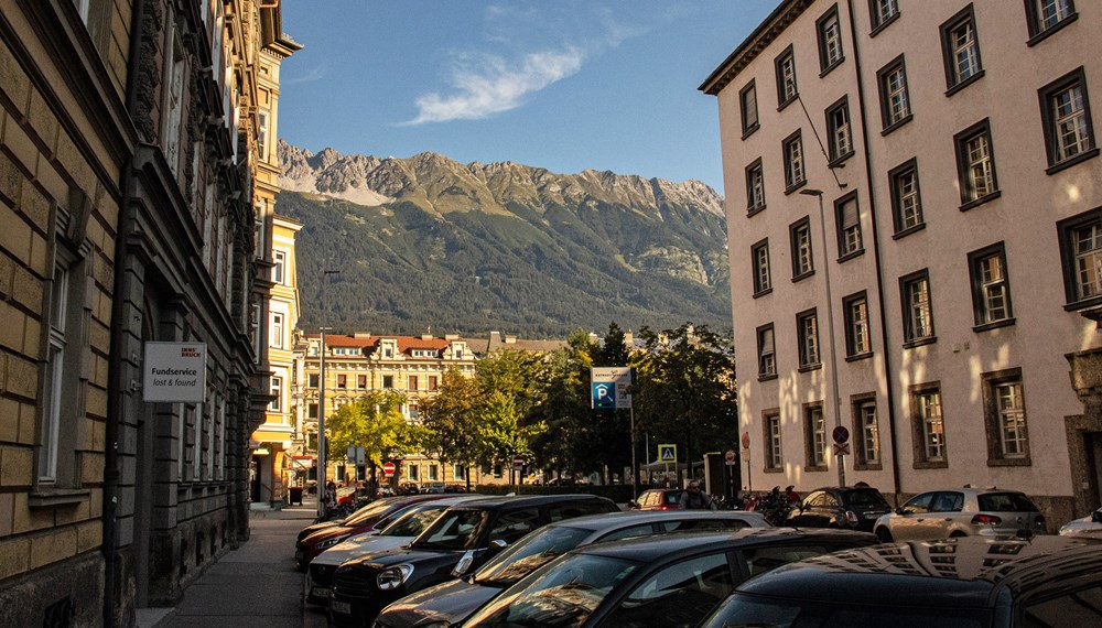 Seit vergangenem September ist die Parkraumbewirtschaftung in vier Kurzparkzonen der Innsbrucker Innenstadt ausgesetzt.