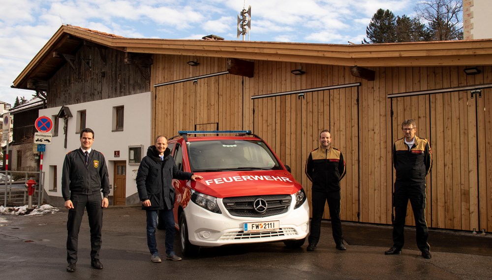 Freuen sich über den gelungenen Umbau des Feuerwehrhauses Vill (v.l.): Branddirektor Helmut Hager, Vizebürgermeister Johannes Anzengruber, Kommandant Martin Rofner und Bezirks-Feuerwehrkommandant Albert Pfeifhofer.