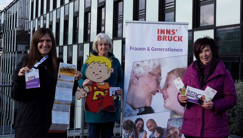 Sylvana Puelacher, Heidi Kirchmair und Uschi Klee (v. l.) haben für alle Altersgruppen ein passendes Angebot.