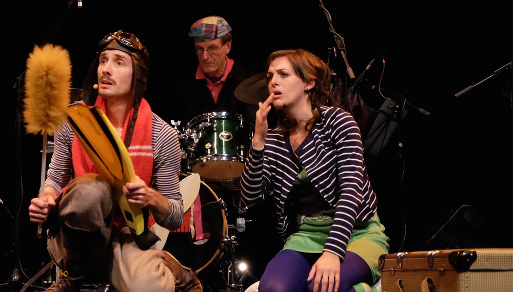 Pilot Fridolin und seine Co-Pilotin Florentina nehmen Groß und Klein sowie Alt und Jung am Faschingsdienstag mit auf eine musikalische Abenteuerreise.