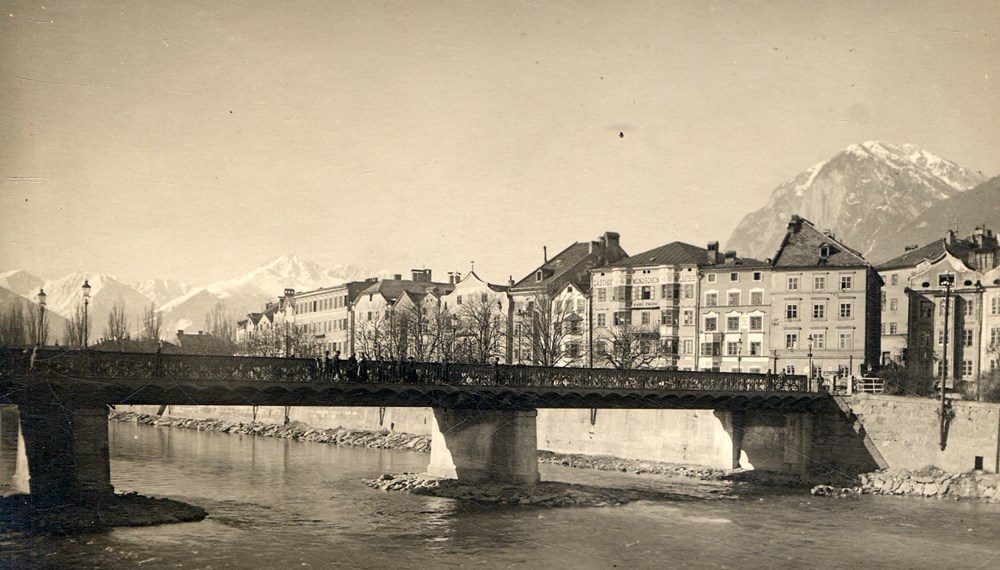 Blick auf den Inn, die Innbrücke und Mariahilf, 1920.