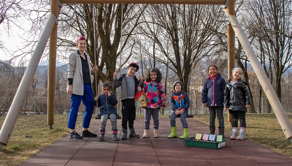Unter der Leitung von Nicole Gröber (l.) werden den Kindern im Kindergarten Schützenstraße Nachhaltigkeit und Naturverbundenheit spielerisch vermittelt.