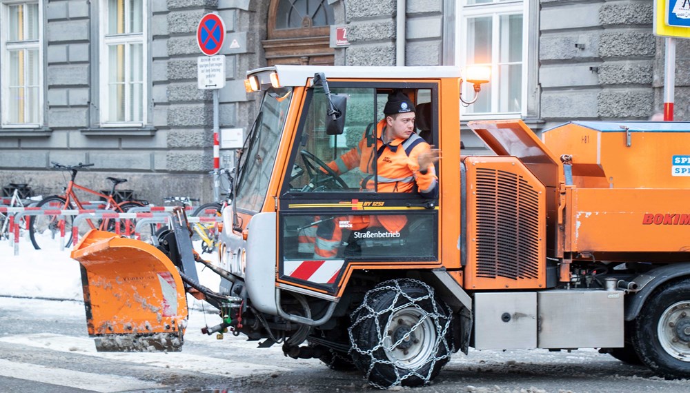 Die Schneemassen im vergangenen Jänner stellten den Straßenbetrieb vor neue Herausforderungen.