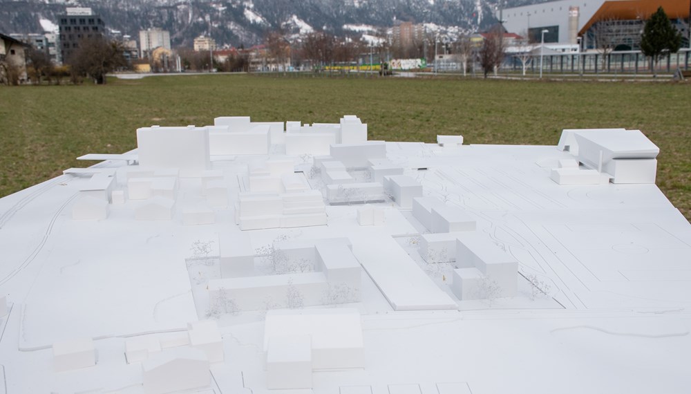 Hier auf den Feldern im Süden von Pradl entsteht das neue Wohnquartier Sillhöfe.