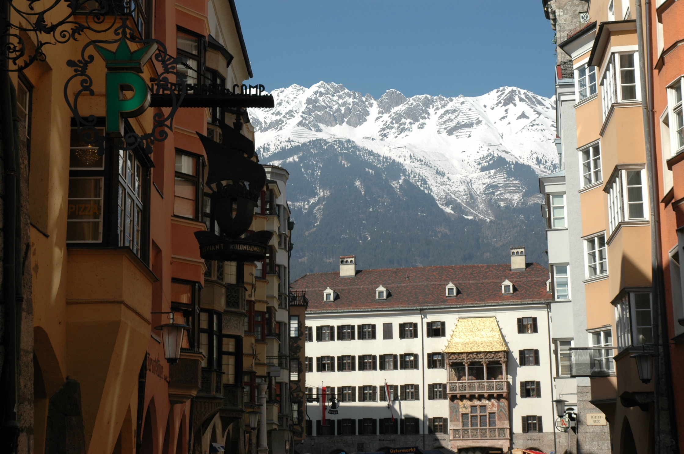 Am 27. März wird die Beleuchtung des Goldenen Dachls für eine Stunde abgeschaltet.