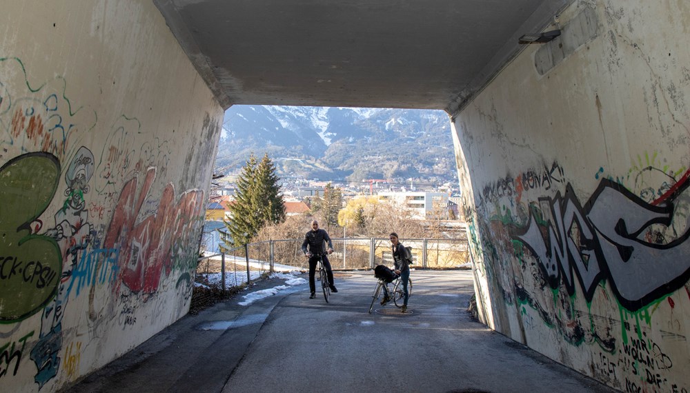 Die Beleuchtung der Unterführung am Pater-Reinisch-Weg sowie die Öffnung in beide Richtungen für RadfahrerInnen ist nur eine von zahlreichen Maßnahmen, die im Masterplan Radverkehr 2030 enthalten sind.