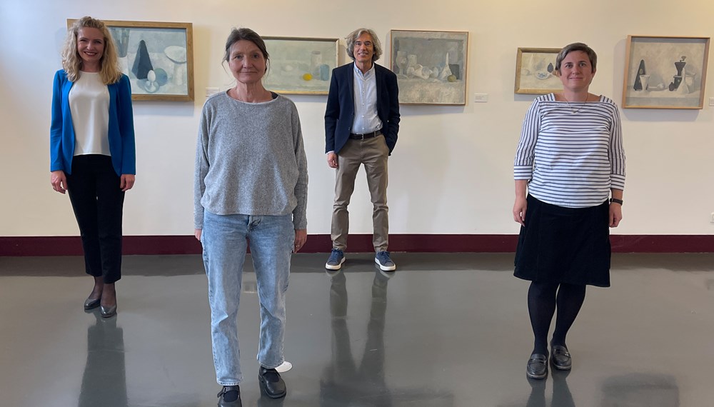 Begeistert von Kirschls "Lichträumen" (v.l.): Kulturamtsleiterin Isabelle Brandauer, Stadträtin Uschi Schwarzl, Kurator Carl Kraus und Renate Ursprunger (Stadtarchiv/Stadtmuseum).