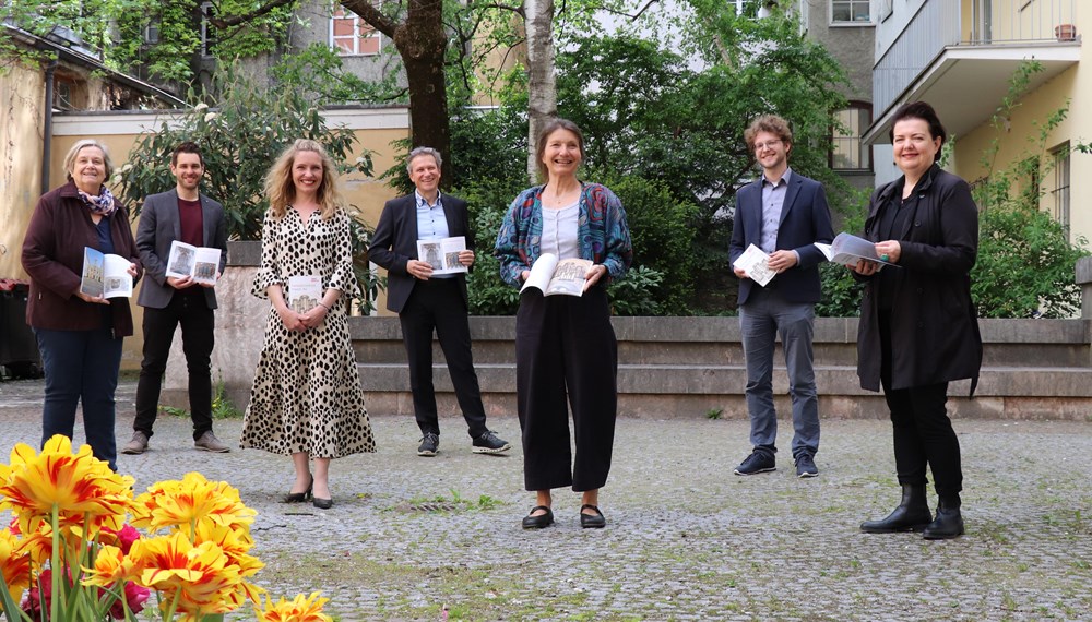 Freuen sich auf ein vielfältiges Konzertprogramm auf Innsbrucks historischen Orgeln: Die VeranstalterInnen mit StRin Uschi Schwarzl (3. v.r.) und Kulturamtsleiterin Isabelle Brandauer (3. v.l.).