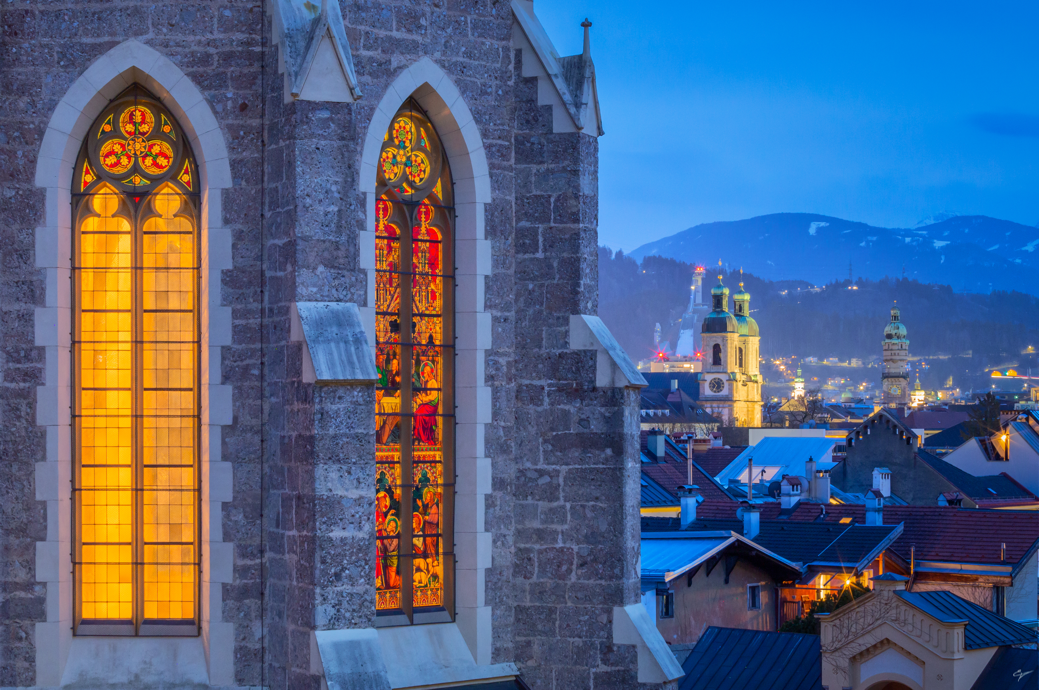 Der Blick von St. Nikolaus auf die Altstadt und den Bergisel wurde hier perfekt in Szene gesetzt.