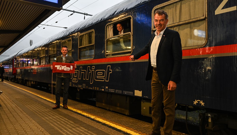 Am Foto v.l.n.r: Florian Phleps (Tirol Werbung), René Zumtobel (ÖBB Personenverkehr) und Georg Willi (Bürgermeister Innsbruck) verabschiedeten den Nightjet nach Amsterdam.