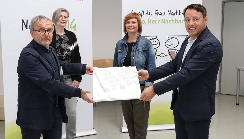 Präsentierten das Siegerprojekt: Architekt Manfred Gsottbauer, Projektleiterin Jasmine Rosa Hangl (IIG), Renate Krammer-Stark (Vorsitzende des Ausschusses für Wohnungsvergabe) und Franz Danler (IIG-Geschäftsführer)