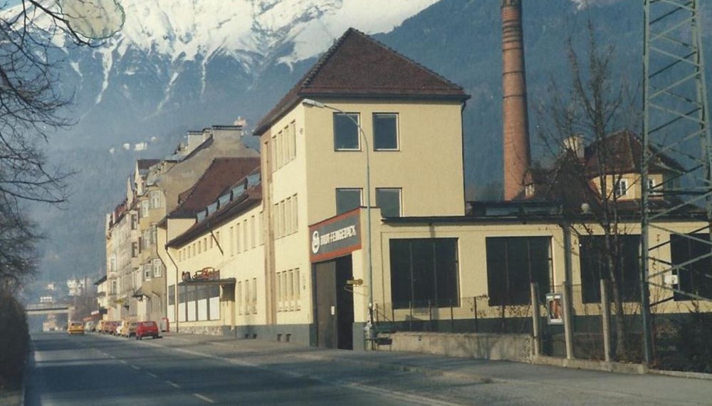 Die ETAB an der Haller Straße in den 1980er-Jahren – ein Bild, das vielen InnsbruckerInnen noch sehr vertraut ist.