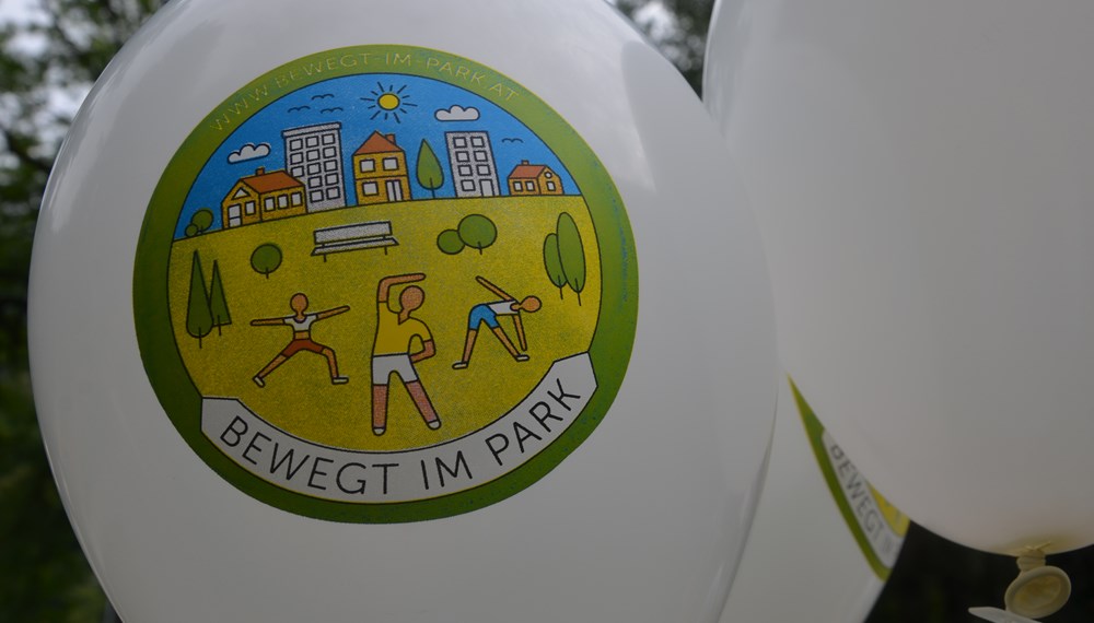 Am Bewegungs- und Sportprogramm "Bewegt im Park" kann man insgesamt 12 Wochen lang im Sommer kostenlos und ohne Anmeldung teilnehmen.