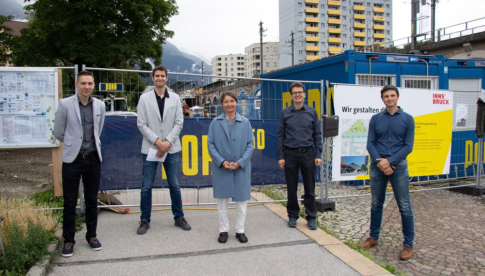 Belebung rund um die Messe als gemeinsames Ziel (von links): ÖBB-Projektmanager Christoph Lindner, Martin Hauschild (Amtsvorstand Verkehrsplanung und Klimastrategien), Stadträtin Uschi Schwarzl, Markus Pinter (Grünanlagen Planung und Bau) und Florian Wolf (Amt für Tiefbau).