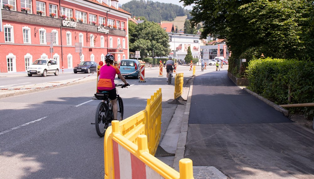 Während den Sanierungsarbeiten stand FahrradfahrerInnen und FußgängerInnen ein ganzer Fahrradstreifen als Ausweichroute zur Verfügung.