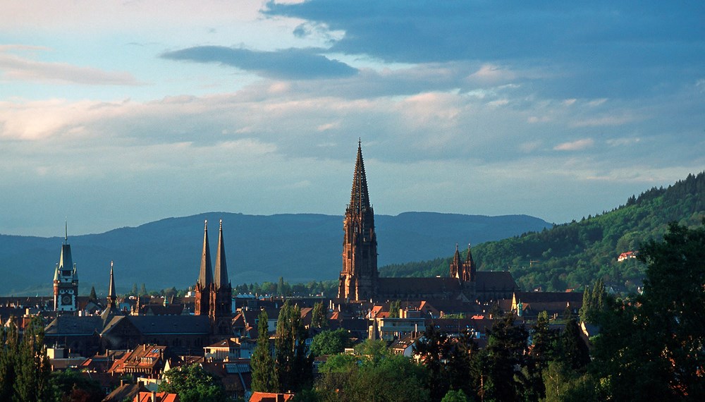 Der Austausch der Partnerstädte Freiburg und Innsbruck findet auf vielen Ebenen statt - bei diesem Kunstprojekt ist es der kulturelle Bereich.