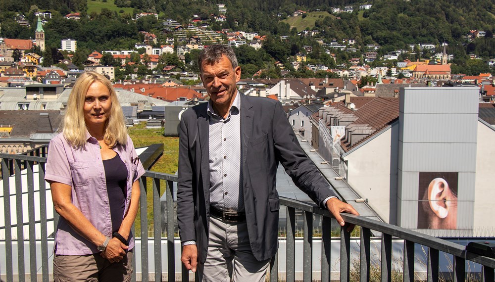 Elisabeth Meze, Leiterin der Geschäftsstelle Bürgerinnen- und Bürgerbeteiligung, und Bürgermeister Georg Willi setzen voll auf die Beteiligung - und damit auf das „Ohr bei den BürgerInnen".