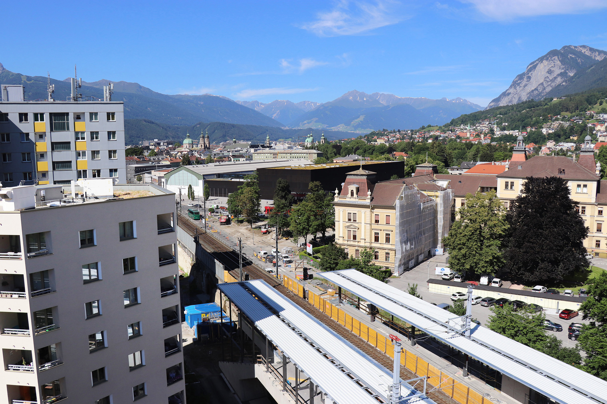 Rund um die neue Haltestelle Messe entstehen derzeit der neue Park und die Begegnungszone Viaduktbögen.