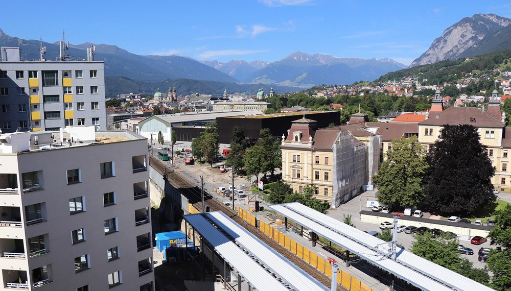 Rund um die neue Haltestelle Messe entstehen derzeit der neue Park und die Begegnungszone Viaduktbögen.