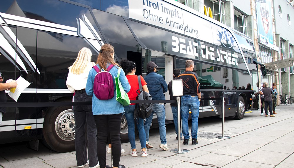 Derzeit gibt es, wie beim mobilen Impf-Bus des Landes Tirol einige Möglichkeiten, sich unkompliziert und ohne Anmeldung impfen zu lassen.