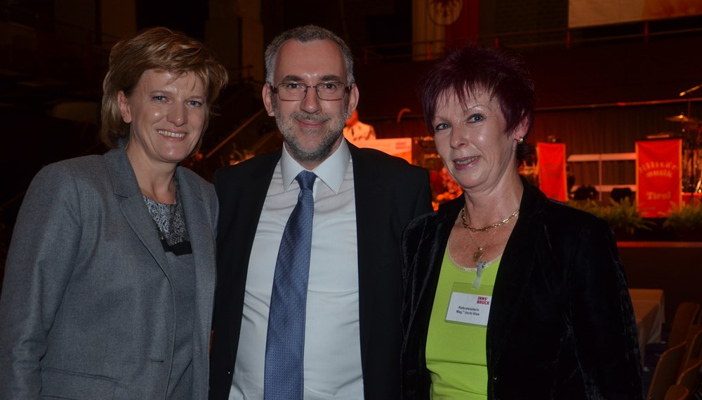 Bürgermeisterin Christine Oppitz-Plörer, Moderator Klaus Horst und Organisatorin Uschi Klee strahlen angesichts der gelungenen Veranstaltung.
