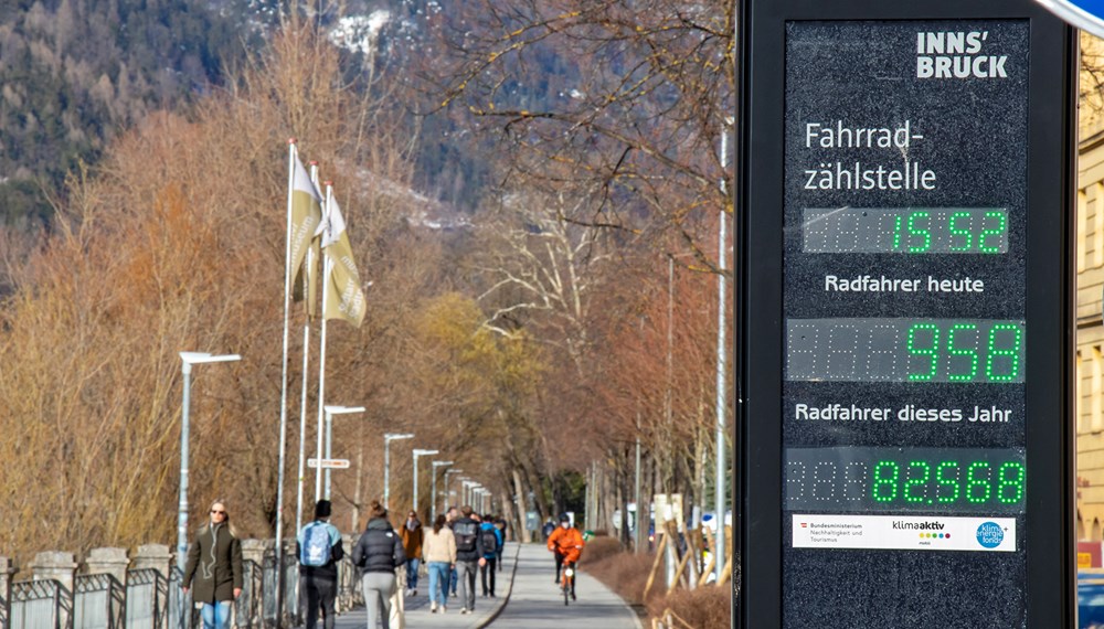 Im Durchschnitt werden an der Zählstelle beim Herzog-Otto-Ufer (Bild) und beim Sillpark pro Tag zwischen 2.500 und 2.700 FahrradfahrerInnen erfasst.